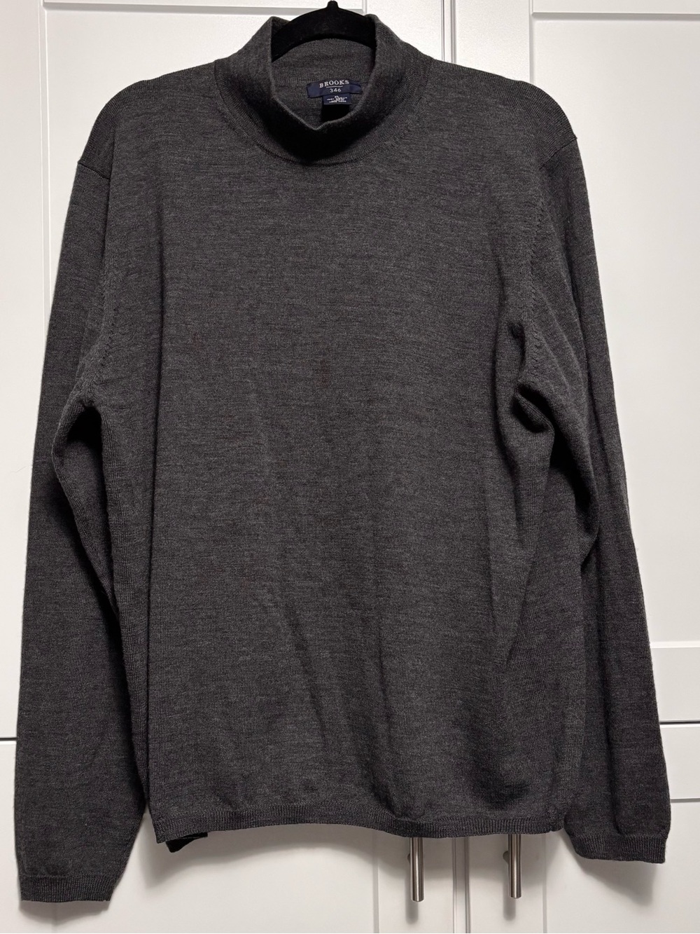 Brooks Brothers 100% Wool Men’s Charcoal Gray Mock Neck Sweater EUC